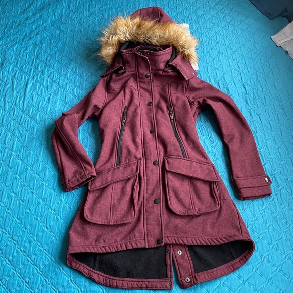 Burgundy Trench jacket with hood *medium* - Picture 6 of 12